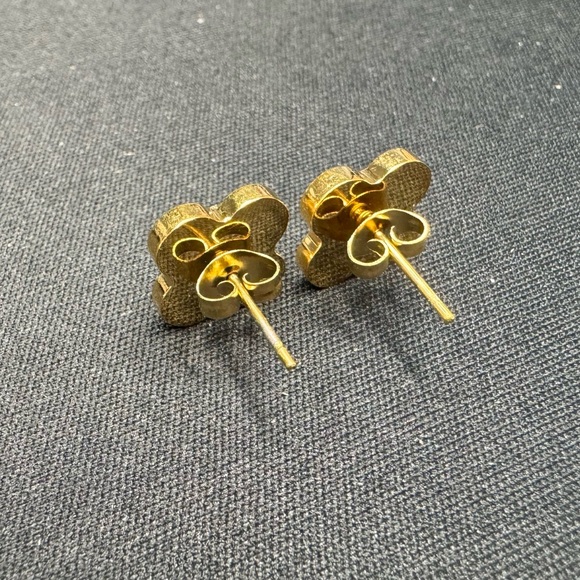 Clover Stud Earrings Gold Stainless Steel Black Posts NEW - Picture 3 of 6